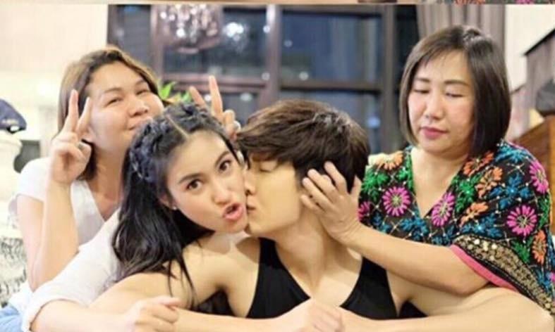 ไม่รอดแน่ๆ พุฒิจุ๋ย โชว์จุ๊บแก้มออกสื่อกันแบบนี้
