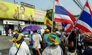 คปท.ประชิต! สน.ดุสิต ขอโทษจับการ์ดหน้ากากแก๊ส